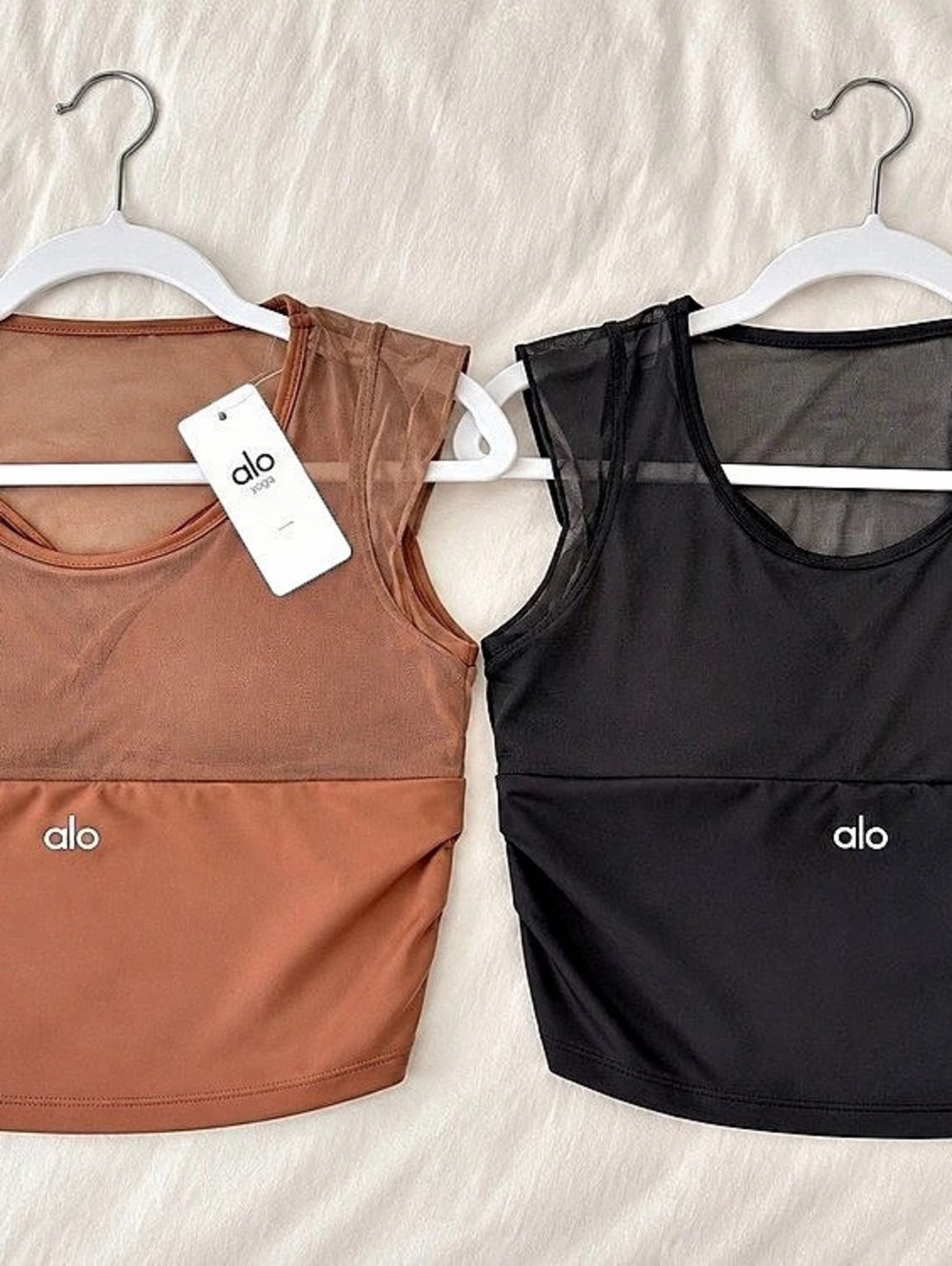 Alo workout or everyday tops Brown , Black w built in padded bra